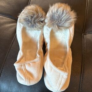 New women’s size 9 slipper